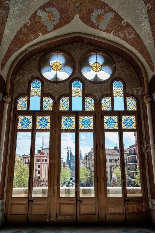 Decorative windows in the historic hospital complex Hospital de Sant Pau