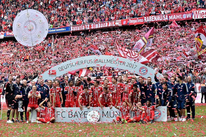 Football team FC Bayern celebrating title