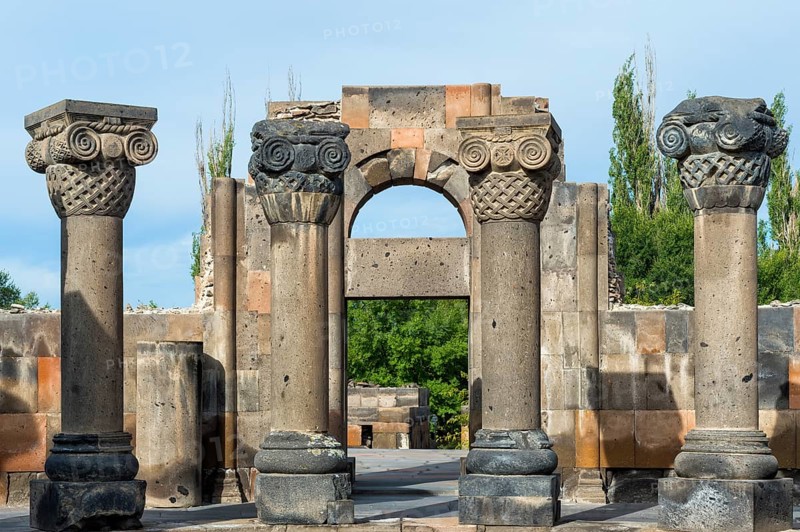 Zvarnots ruins