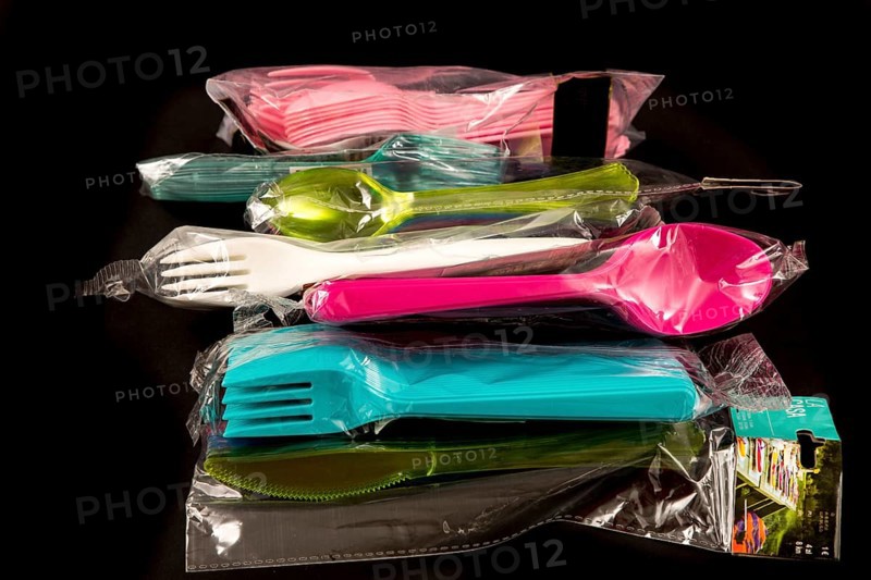 Bulk packing of plastic cutlery