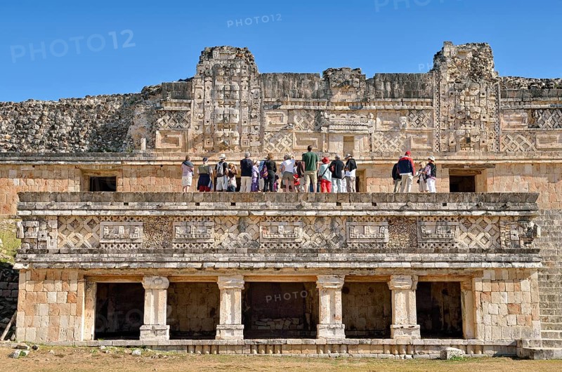 Tourists on Cuadrangulo de las Monjas