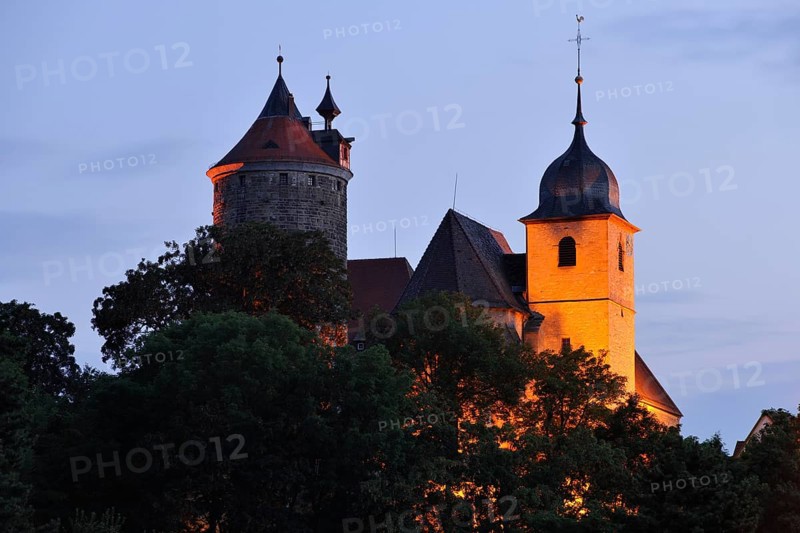 Old Town with Schochem tower and city church of St.Cyriakus