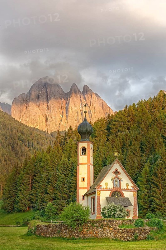 Church St. Johann in Ranui with Odle Group mountain range