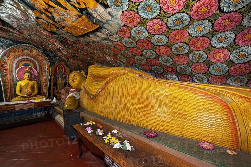 Reclining Buddha statue