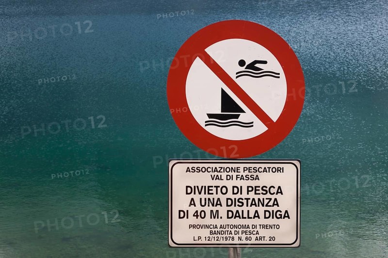 Prohibition sign for sailing and swimming