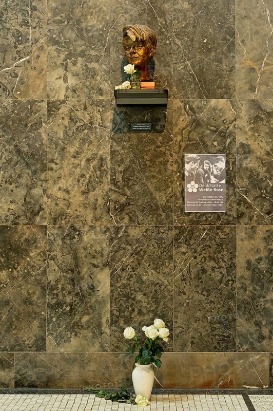 Bronze bust of Sophie Scholl by Nikolai Tregor