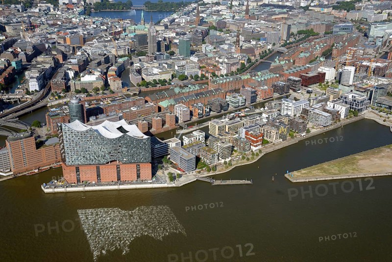City view with Elbe Philharmonic Hall