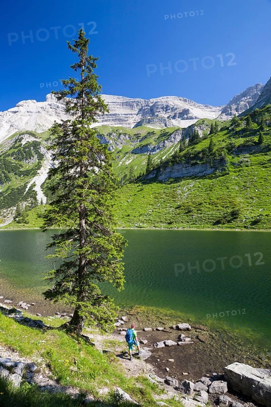 Oberer Soiernsee and hikers