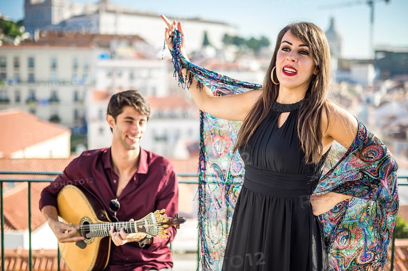 Fado singer performing with portuguese guitarist player in Alfama
