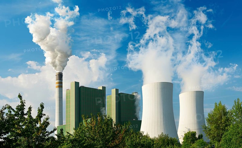 Lignite-fired power plant pushes exhaust gases into the blue sky