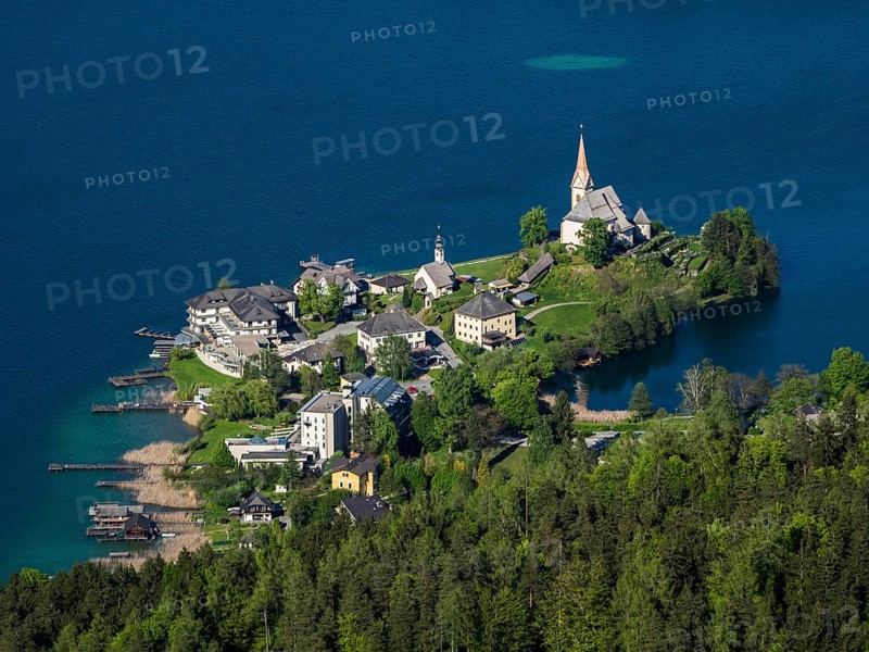 View from Pyramidenkogel to Lake Worth with Maria Worth