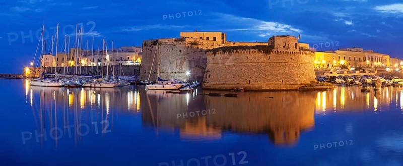 Historic centre with castle