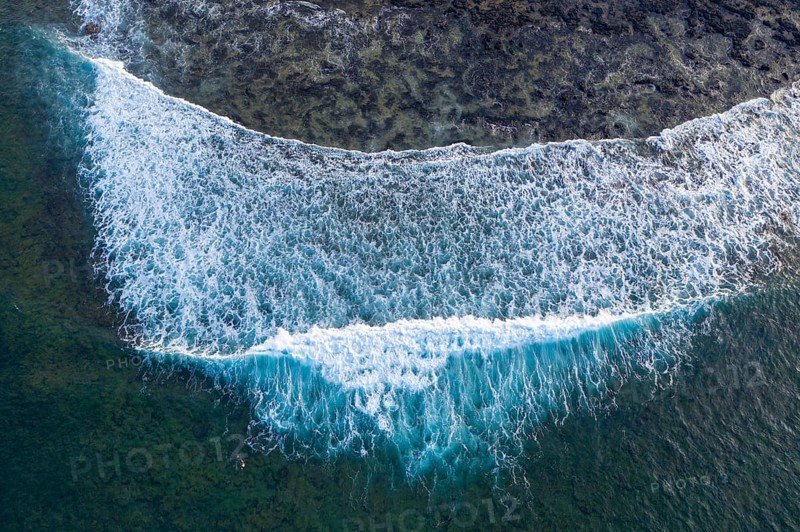Waves in rocky surf