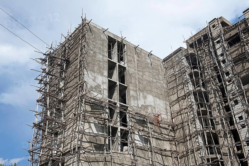 Shell construction with primitive scaffolding made of branches