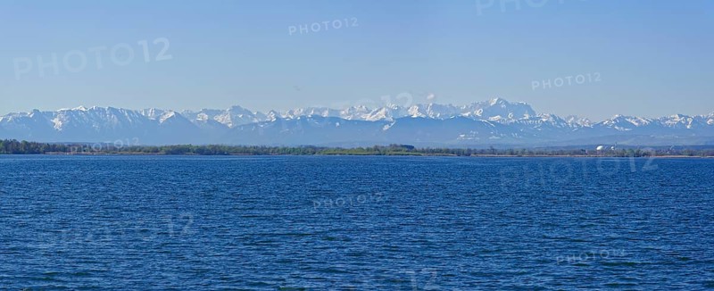 Lake Ammer near Hersching with the snow-covered Zugspitze massif and Alpine peaks