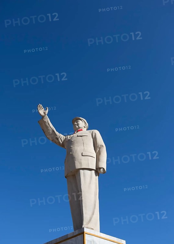 Statue of Mao Tse-tung