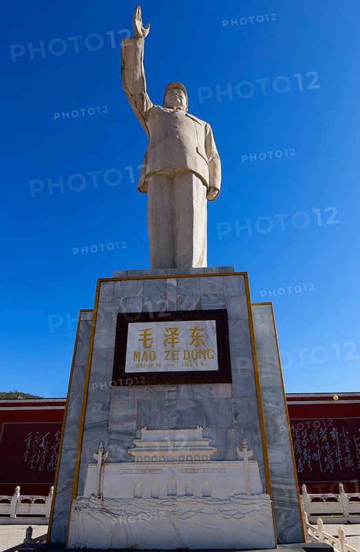 Statue of Mao Tse-tung