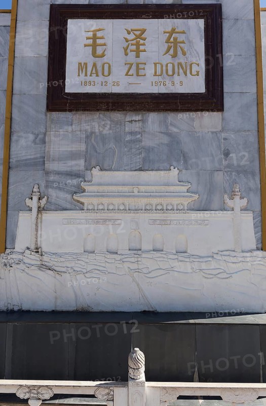 Statue of Mao Tse-tung