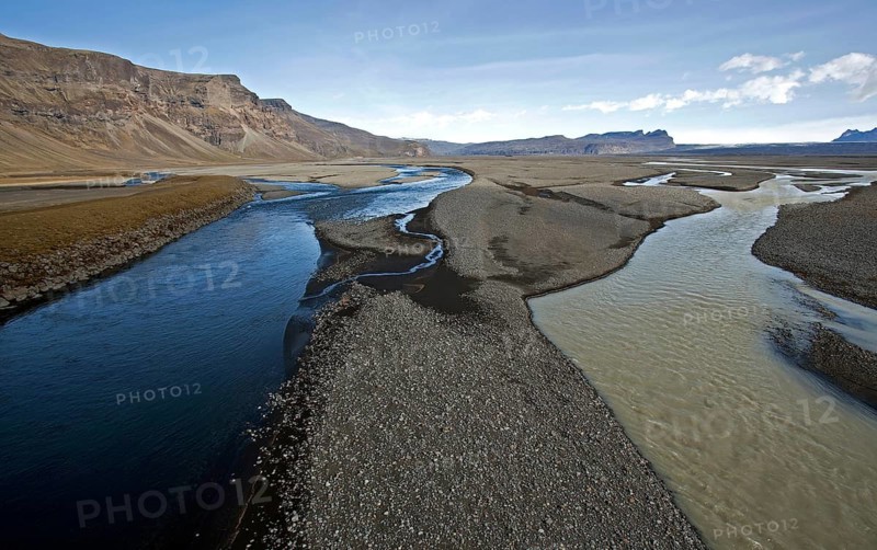 Glacial runoff permeate the volcanic sand plain Skeidararsandur