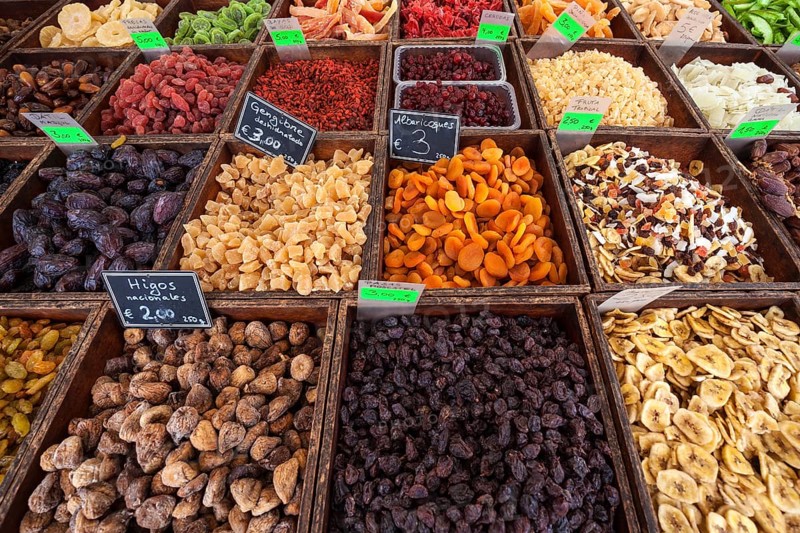 Various candied fruits and dried fruits
