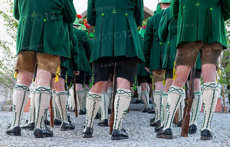 Mountain marksmen in traditional Bavarian costumes with Wadl stockings