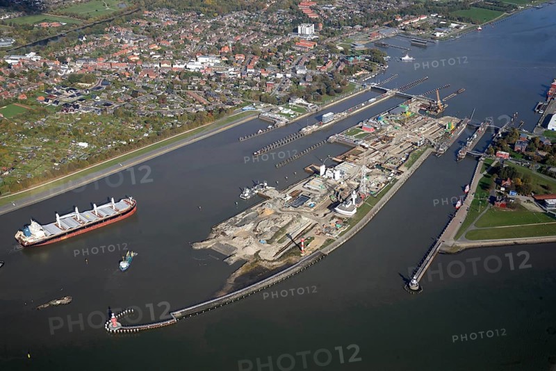 Cargo ships at Brunsbuttel Lock