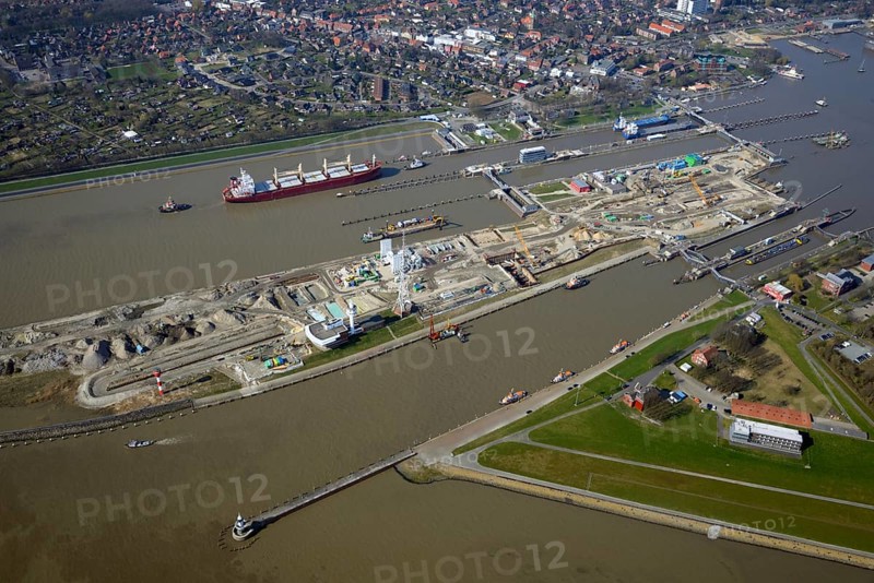 Cargo ships at Brunsbuttel Lock