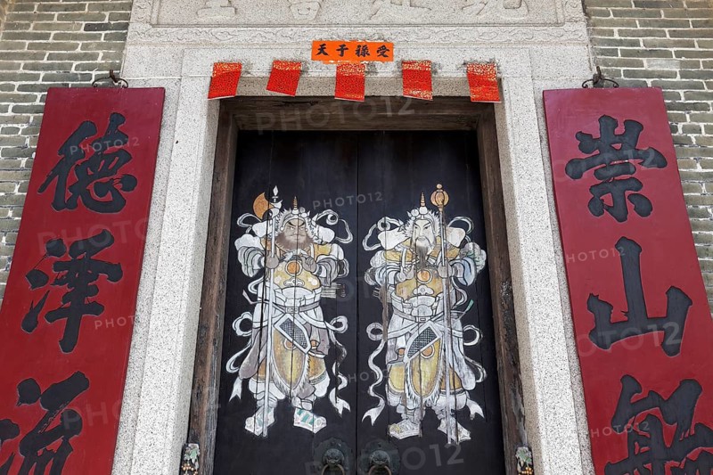 Gate with guard figures