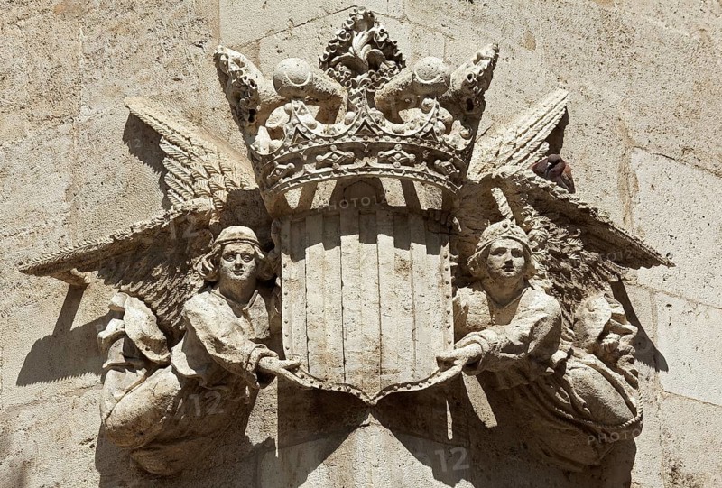 Angel with city coat of arms