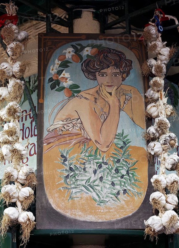 Lady figure with olives