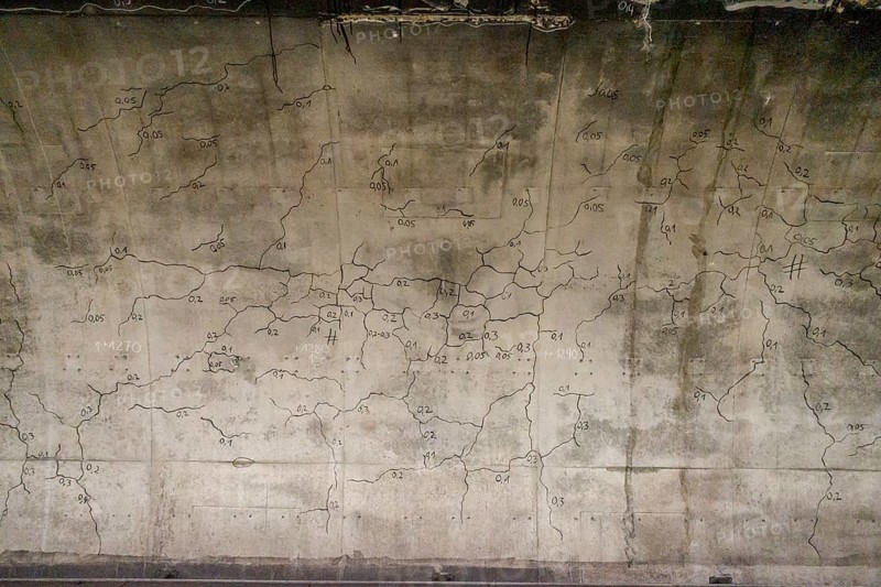 Cracks in a concrete wall