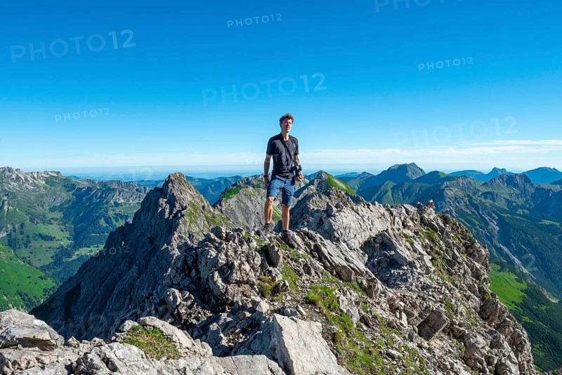 Hiker at the Scharte at the Kreuzspitze