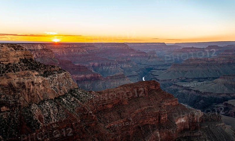 View from Hopi Viewpoint into canyon landscape
