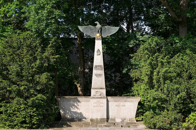 Aviator Monument commemorating pilots killed in action of World War II
