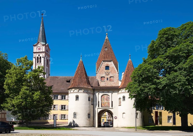 Upper gate
