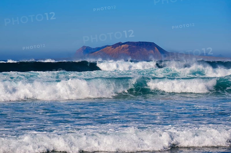 Strong waves at Caleta de Famara