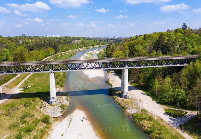 Grosshesseloher bridge over the Isar