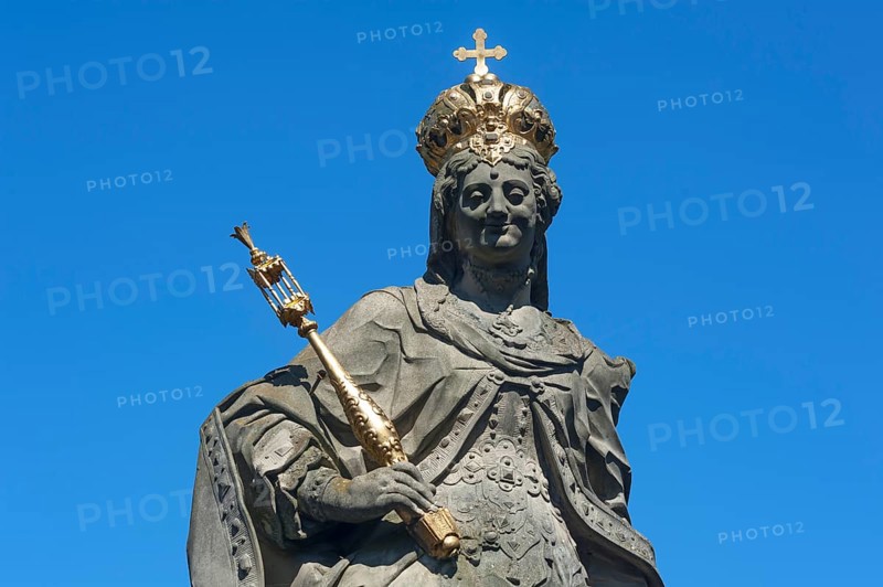 Detail of the statue Empress Kunigunde with crown and scepter