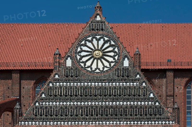 Side gable with glazed bricks