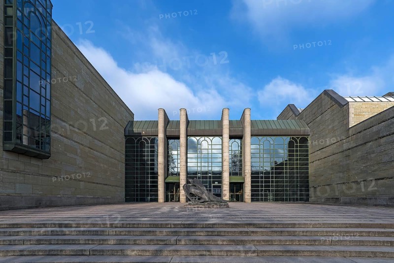 Entrance to the Neue Pinakothek