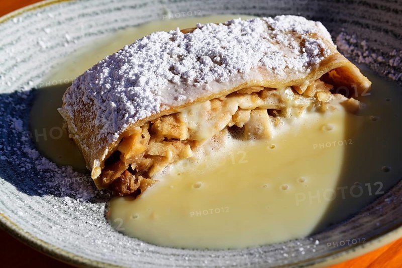 Apple strudel with vanilla sauce