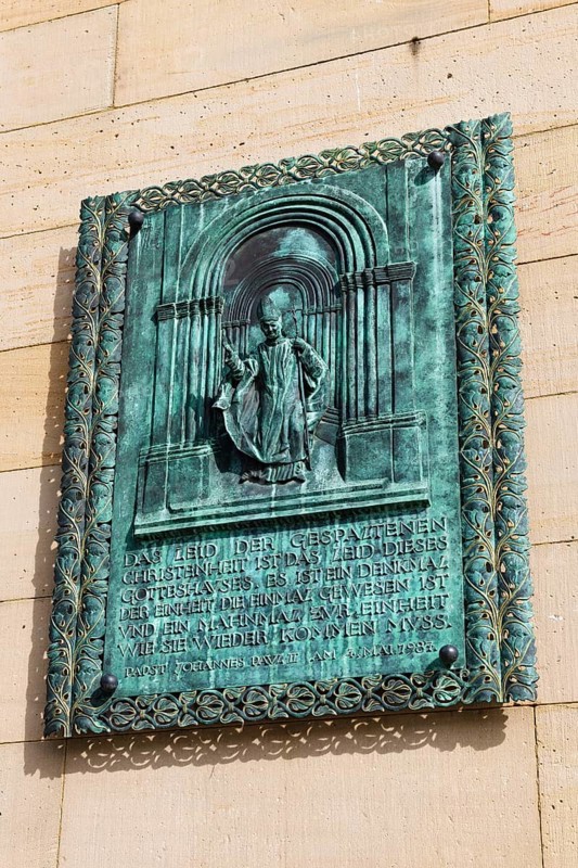 Plaque in honour of Pope John Paul II