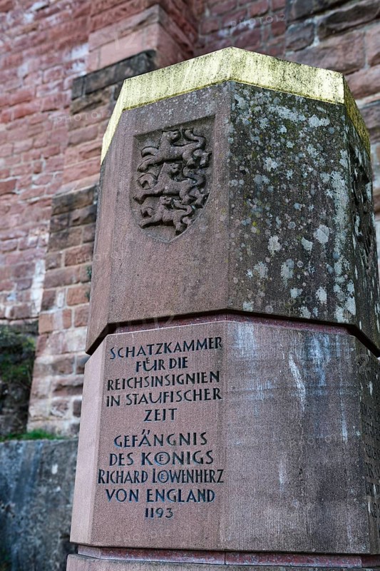Column in front of the castle on the Trifels with inscription Prison of King Richard the Lionheart