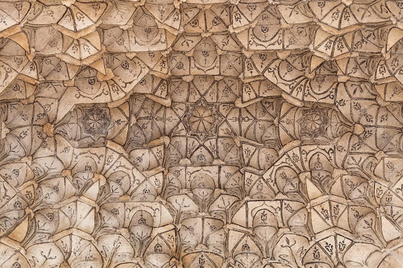 Ceiling with plaster decorations