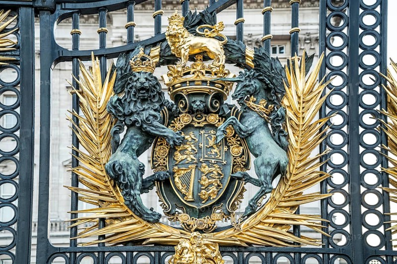 Emblem at Buckingham Palace