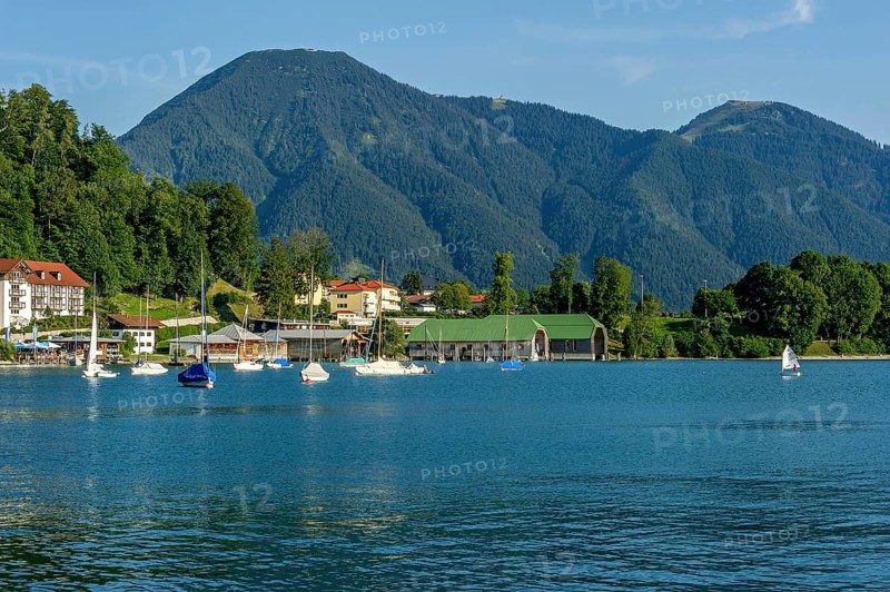 Tegernsee with sailboats and boat cabins
