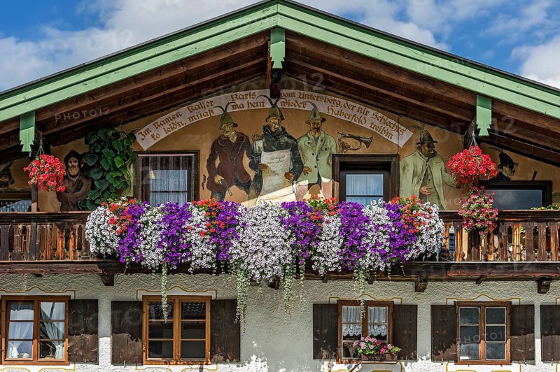Farmhouse with Luftlmalerei wall paintings and floral decoration