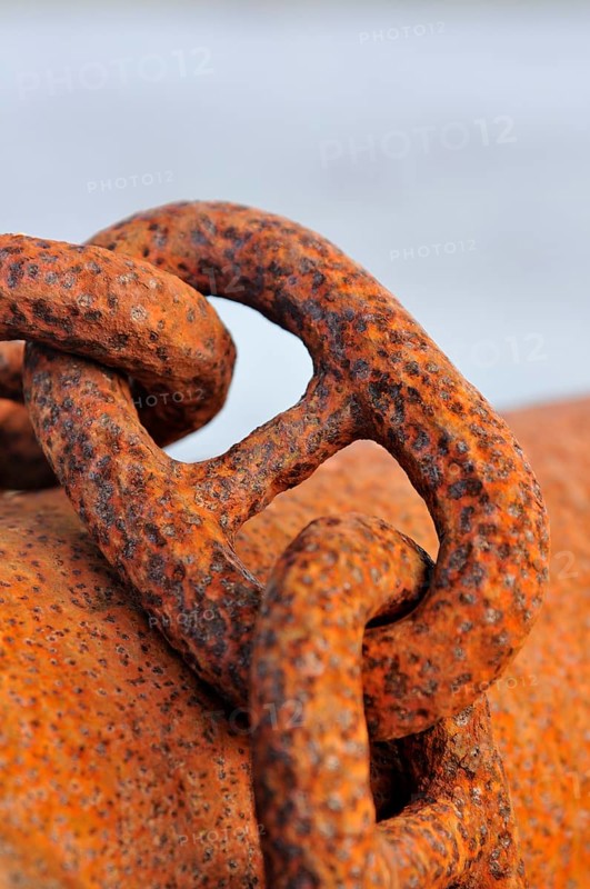 Rusty chain links