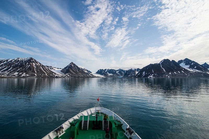 Expedition boat entering the Magdalenefjorden