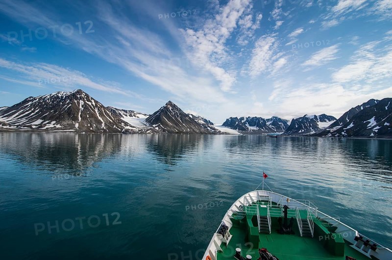 Expedition boat entering the Magdalenefjorden